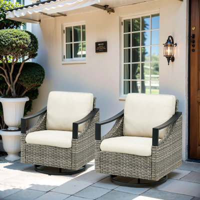 Ensemble de 2 chaises berçantes d'extérieur pivotantes et berçantes d'extérieur en osier gris avec coussins beiges pour le porche ou la cour