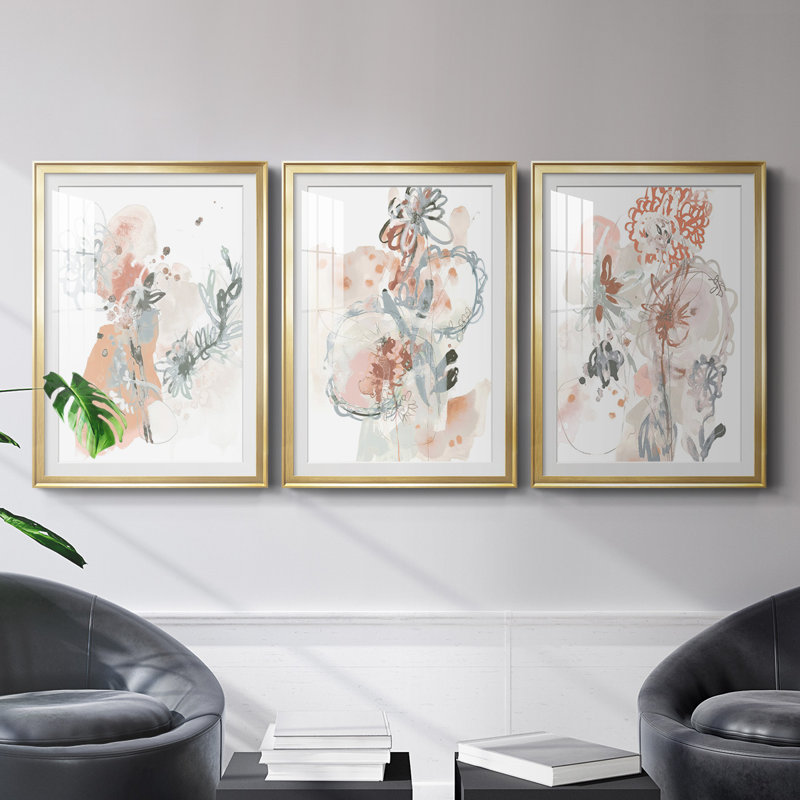 «Petal Drift I», reproduction encadrée de qualité supérieure - prête à être accrochée, Cadre doré