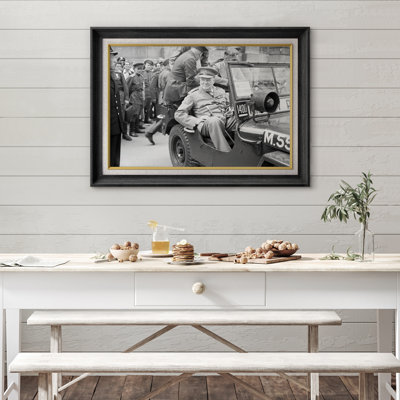 Illustration vintage de Winston Churchill en jeep militaire noir et blanc, photos de bureau, impression sur toile encadrée, impression numérique.