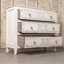 Armoire en bois robuste et élégante pour un rangement et une décoration polyvalents