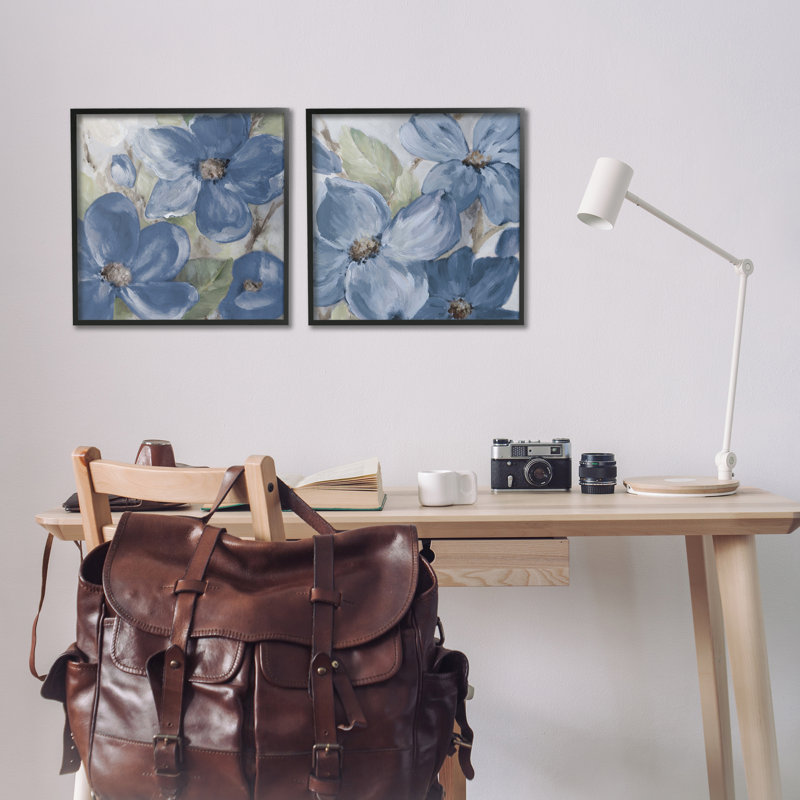 "Blue Blooming Petals", ensemble de 2 giclées par Lanie Loreth, Giclée encadrée noir minuit, H 17 po x l 17 po