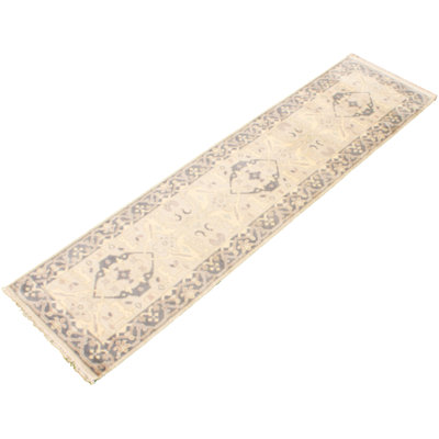 Tapis de couloir en laine gris noué à la main New Age Ushak gris/Ivoire 2 pi 6 po x 10 pi Tapis décoratif