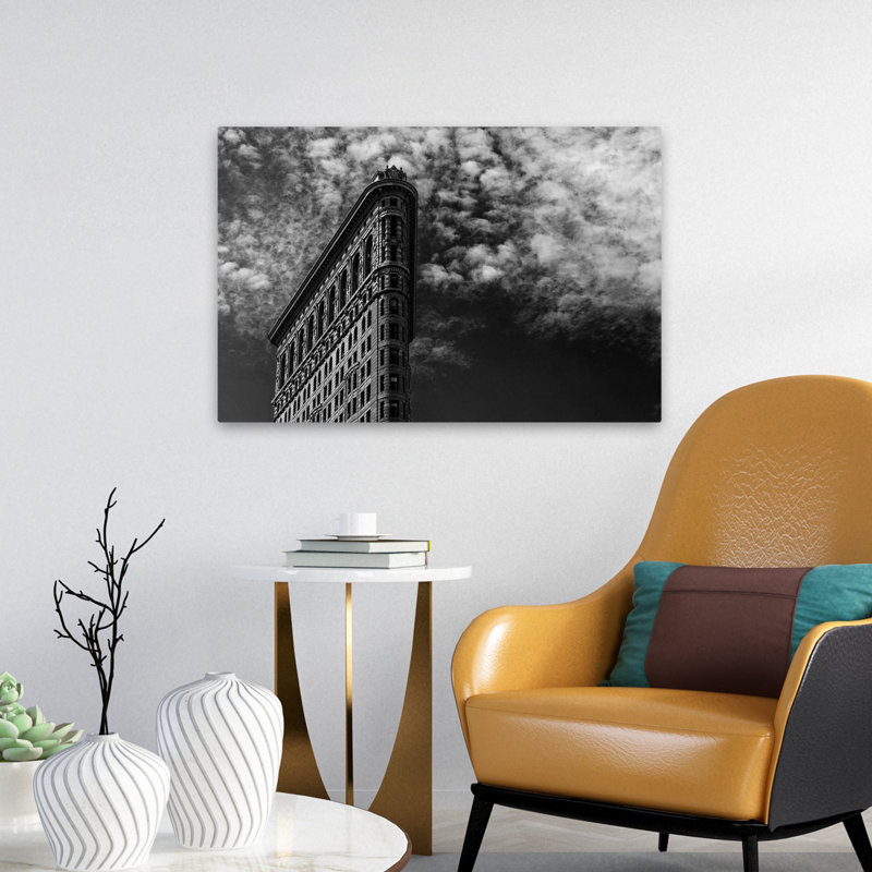 Photographie de paysage urbain noir et blanc contemporain Santini - Nyc, Flatiron, H 24 po x l 16 po