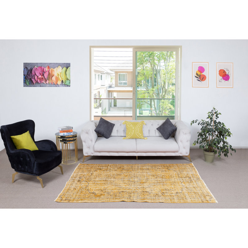 Tapis jaune en laine surteint de 5 pi x 8 pi. Tapis turc rétro fait à la main pour le salon