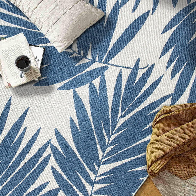 Benavidez Reversible Floral Blue/Ivory Indoor & Outdoor Area Rug, Rectangle 5' x 7'