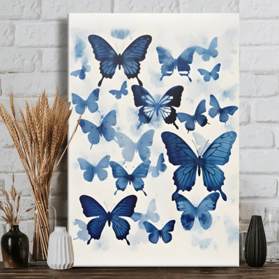 Papillons bleus de différentes tailles et nuances, art mural sur toile - style aquarelle artistique. Peinture moderne, galerie profonde de 1 po, 24 po x 36 po