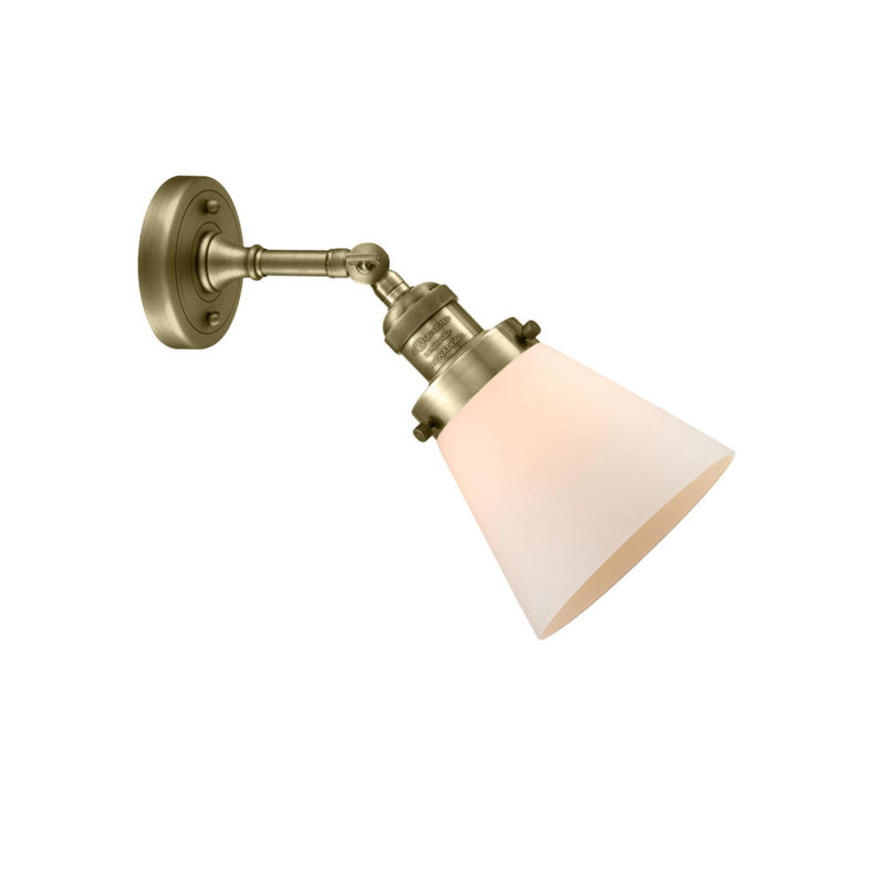 Applique murale 1 lumière Cone, Laiton antique, Boîtier blanc mat, Ampoule incandescente rétro 60 watts