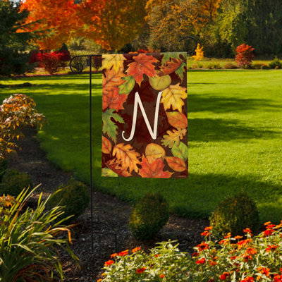 Feuilles d'automne monogramme lettre N drapeau de jardin
