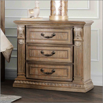 Table de chevet luxueuse traditionnelle avec finition en chêne patiné et détails incurvés, table de chevet en bois massif pour les chambres élégantes