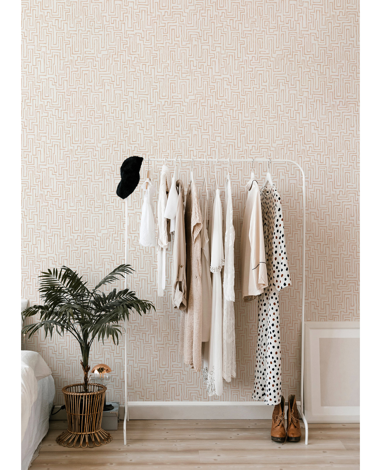 Delaney Wallpaper Roll, Light Pink