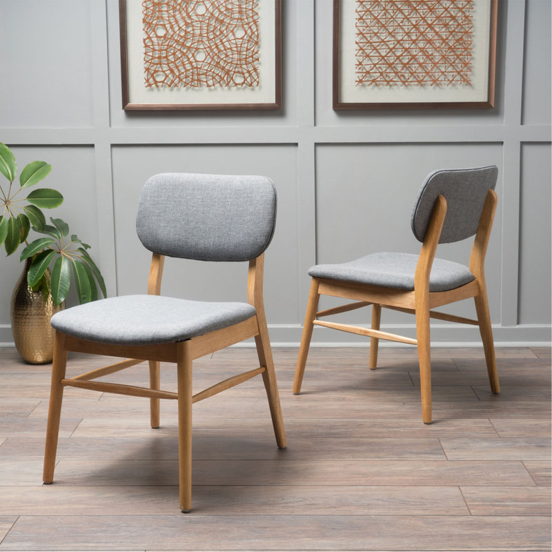 Ensemble de chaises élégantes et confortables avec un design Mid-Century et des sièges rembourrés