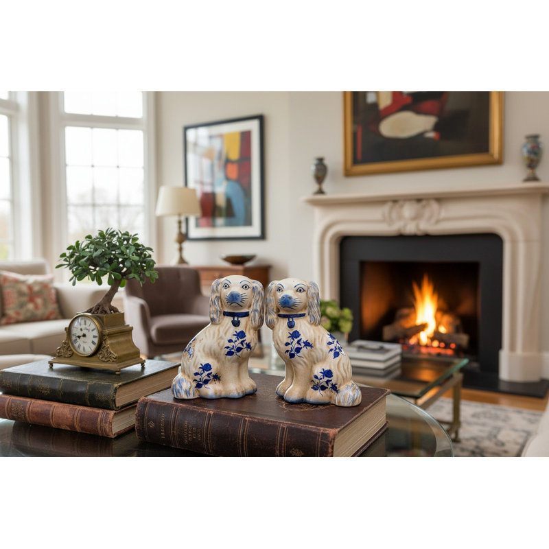 Petite paire de chiens en porcelaine Staffordshire