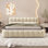 Grand lit plateforme tapissier avec tissu épais, lit au sol avec structure solide, beige