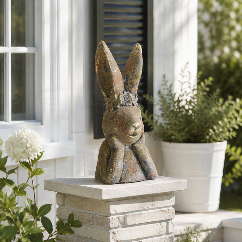 Figurine de lapin antique fabriquée à la main avec patine or vert vieilli, parfaite pour un décor rustique et élégant