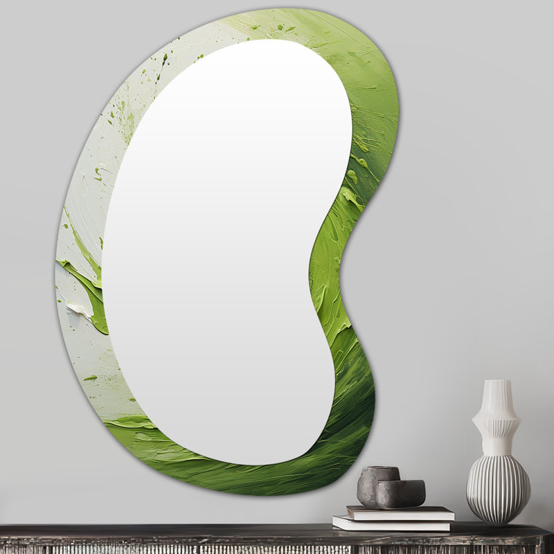 Spirale abstraite verte et blanche chuchotant II - Miroir mural moderne abstrait aux formes asymétriques, 31 po x 22 po