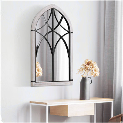 Charmant miroir mural de style campagnard avec fenêtre arquée, idéal pour diverses pièces et décorations murales