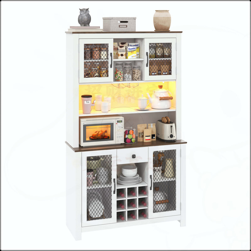 Armoire de rangement pour garde-manger rustique avec prises à DEL, tablettes réglables et support à vin pour une organisation efficace