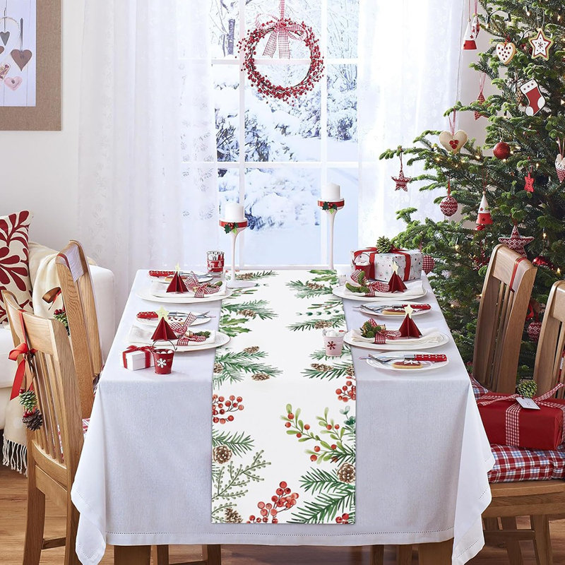 Chemin de table Winter Pine Needle Branches
