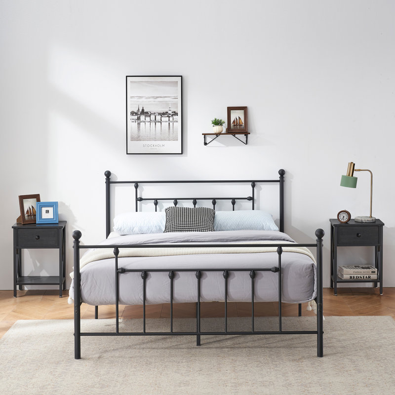 Ensemble de chambre à coucher 3 pièces Kempst, cadre de lit plateforme grand format et ensemble de 2 tables de chevet blanches, ensemble de mobilier de chambre à coucher simple en métal moderne, support de lattes robuste, rangement sous le lit, aucun sommier nécessaire, silencieux (ensemble de 3)