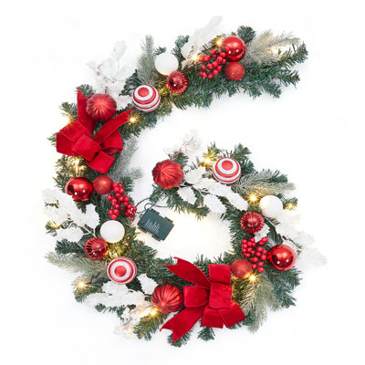 Guirlande de Noël 6 pi avec 20 lumières DEL et minuterie, décoration de Noël à piles pour manteau de cheminée, table, intérieur / extérieur, pin artificiel, arcs rouges, ornements, baies, feuilles blanches