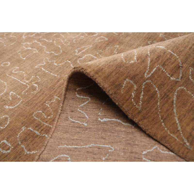 Tapis brun Loreto 5 pi 5 po x 7 pi 7 po