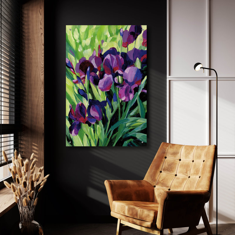 «Mauve iris» par Katrina Pete, art mural en verre acrylique, H 36 po x l 24 po x P 0,2 po