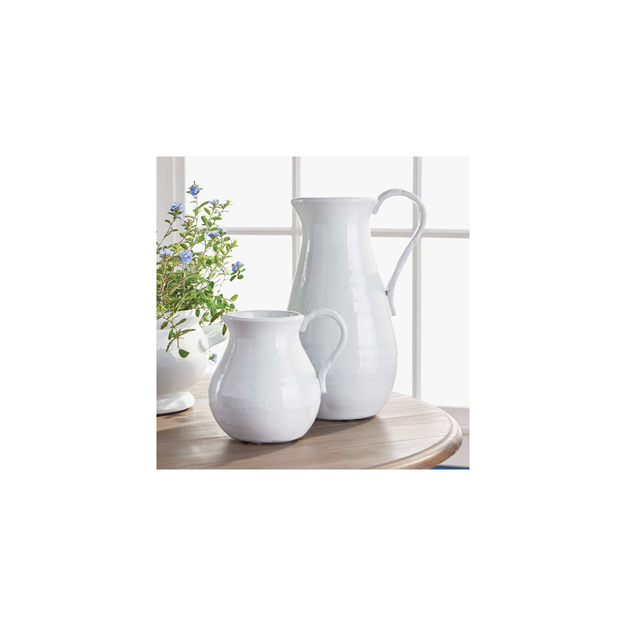 Sheldon Classic White Ceramic Curved Pitcher