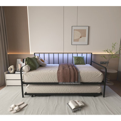 Lit de jour simple réglable avec DEL, ports de chargement et lit gigogne, idéal pour la chambre à coucher, le salon, la fabrication en métal noir, l'éclairage, la plateforme en acier à hauteur, facile à assembler