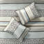 Ensemble de courtepointe 5 pièces très grand / très grand californien avec coussins décoratifs Princeton Blue Jacquard-636066811-636066806