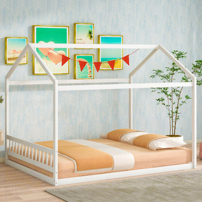 Lit en bois avec tête de lit