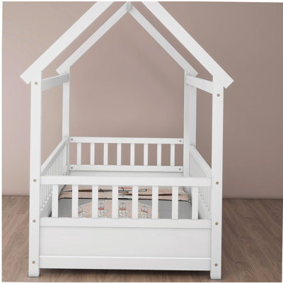 Lit simple en bois avec cadre de toit, garde-corps de clôture, blanc