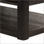Table basse avec détails en métal