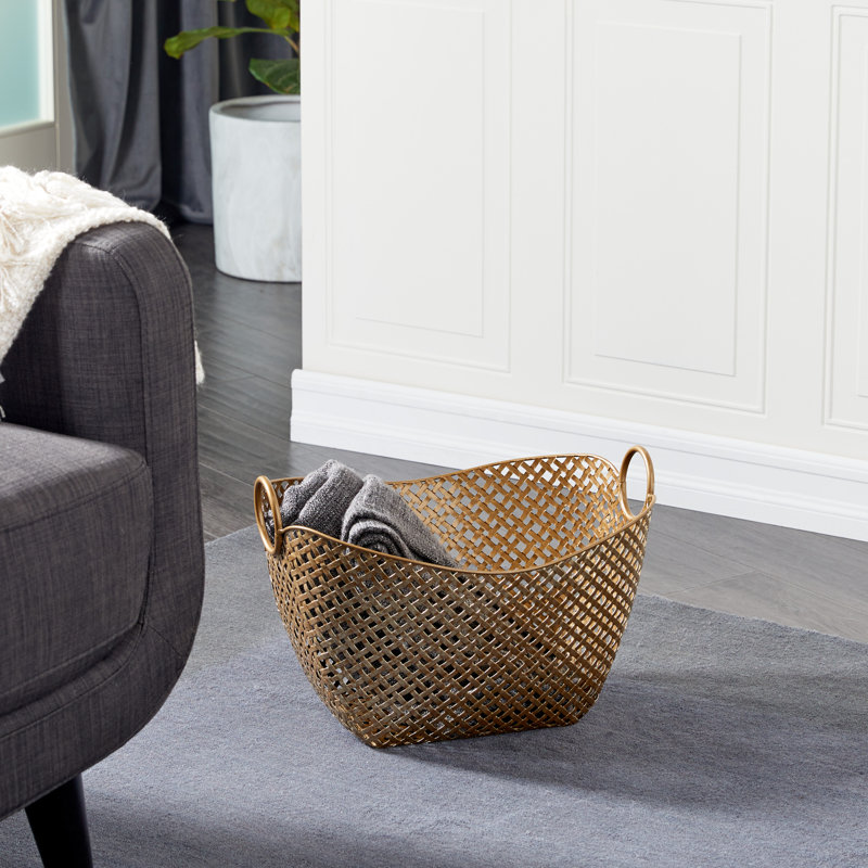 Panier de rangement avec poignées tissées en métal doré Arwand 17 po x 13 po x 11 po
