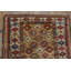 Petit tapis de style chiots de race blanche de style tribal antique de couleur jaune clair