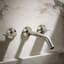 Garniture de robinet de lavabo de salle de bain mural avec poignées Oyl-98041761