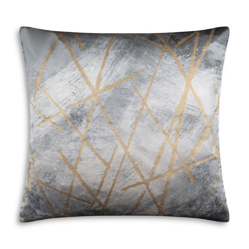 Coussin décoratif à motif abstrait gris et doré 22 po x 22 po Cloud9 Design, À rayures, Gris