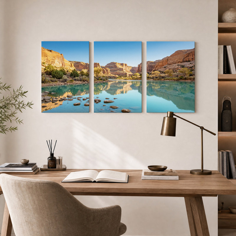 Ensemble de 3 toiles murales « Rivière turquoise reflétant le canyon de roches rouges »., H 36 po x l 24 po x 3 pièces