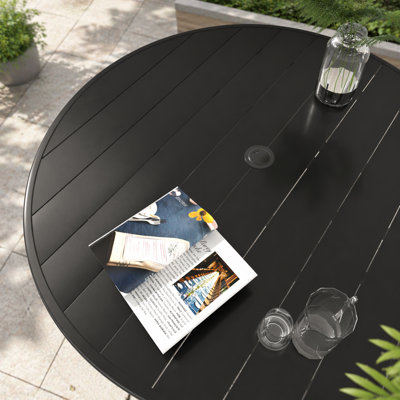 Ensemble de salle à manger d'extérieur 7 pièces, comprenant 6 chaises empilables en métal et une table ronde en métal de 135 cm (52,95 po), idéal pour le jardin, la terrasse ou le patio.