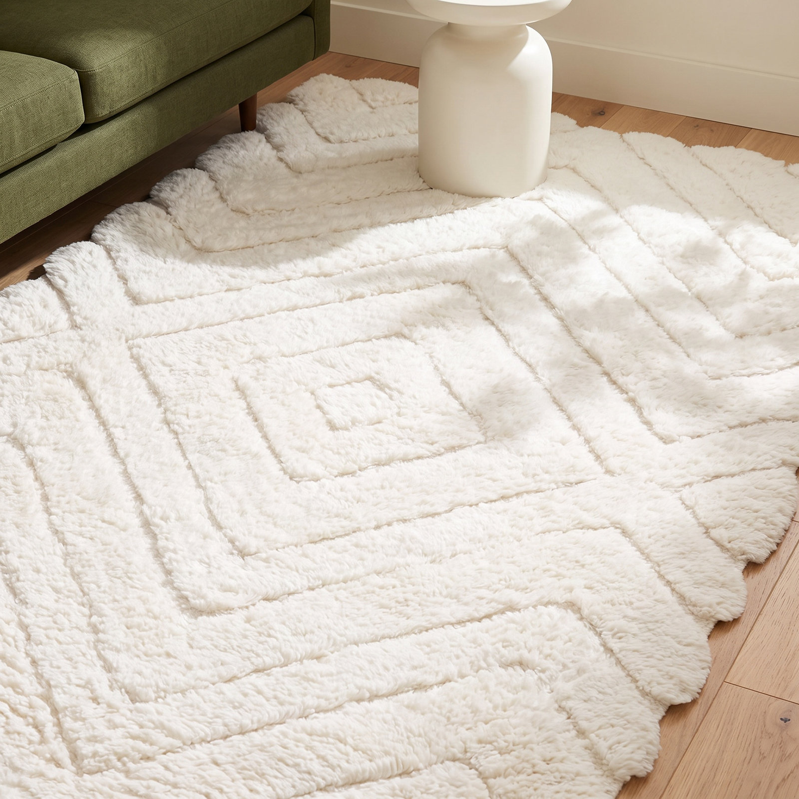 Dabria Hand-Woven Chevron Wool Rug, Rectangle 5' x 8'