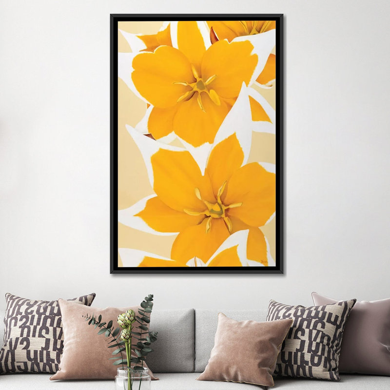 «Yellow Missy», impression sur toile, H 26 po x l 18 po x P 1,5 po, Toile avec cadre noir, Pas de tapis