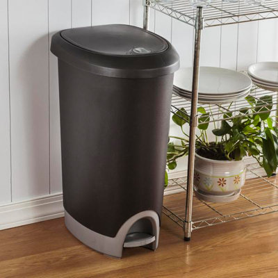 Sterilite Gallon Locking StepOn Wastebasket
