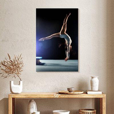 Sirci Gymnastic Stunt