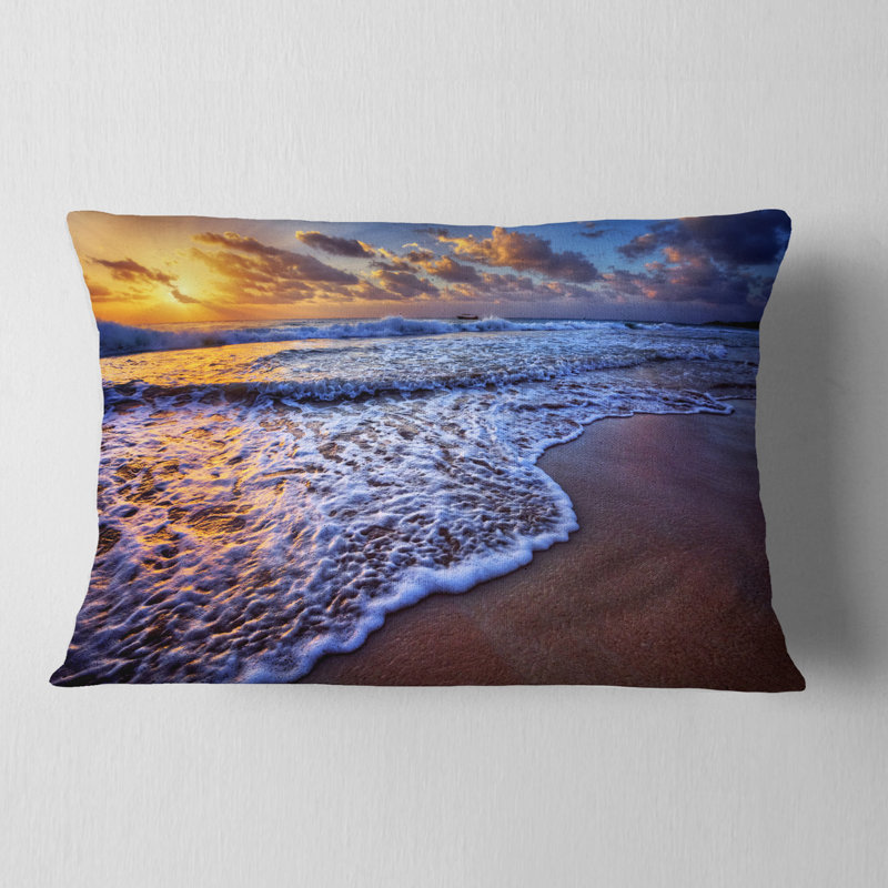 Coussin lombaire à ondulations à coucher de soleil sur mer mer shore