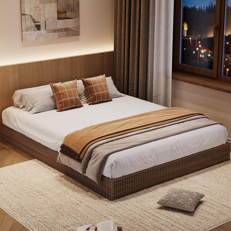 Structure de lit en bois, lit plateforme en bois avec conception cannelée, structure de lit double avec support d'étude, assemblage facile, aucun sommier tapissier, silencieux, noyer