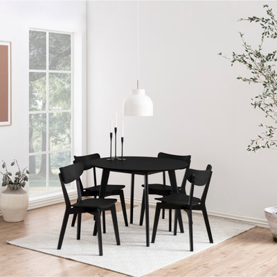 Fenja Round Dining Table