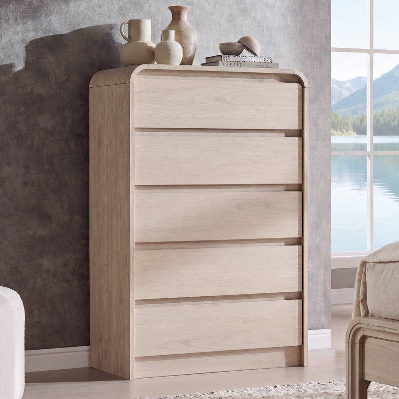 Commode moderne à 5 tiroirs pour la chambre à coucher Maud, commodes hautes de 45 po et commodes avec profil courbé, commode verticale en bois de style Mid-Century avec texture naturelle pour la chambre à coucher et le salon