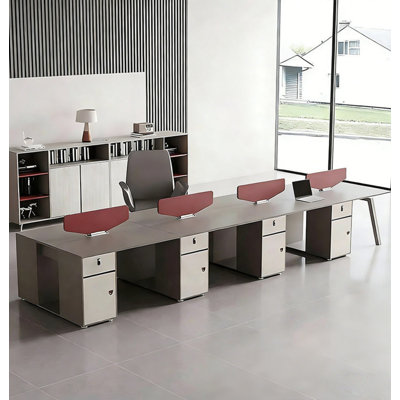 Bureau industriel moderne avec écran d'intimité et armoire de rangement intégrée