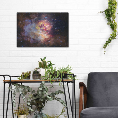 «Bitcoin Nebula», art mural en métal