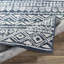 Tapis noir tissé à la machine Kimetra-795509322