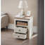 Table de bout à 2 tiroirs en blanc antique, aspect bois rustique pour la chambre à coucher et le salon